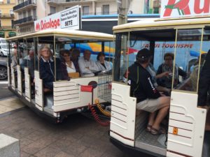 Bllade en petit train dans les rues de Sète